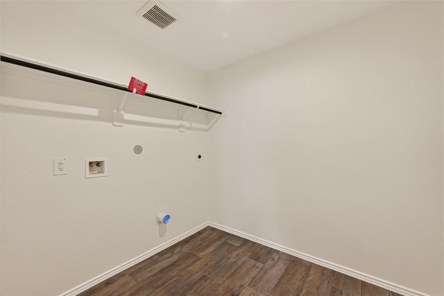 Spacious, unfurnished interior of a new home in Windstone on the Prairie, Richmond (Image 22).