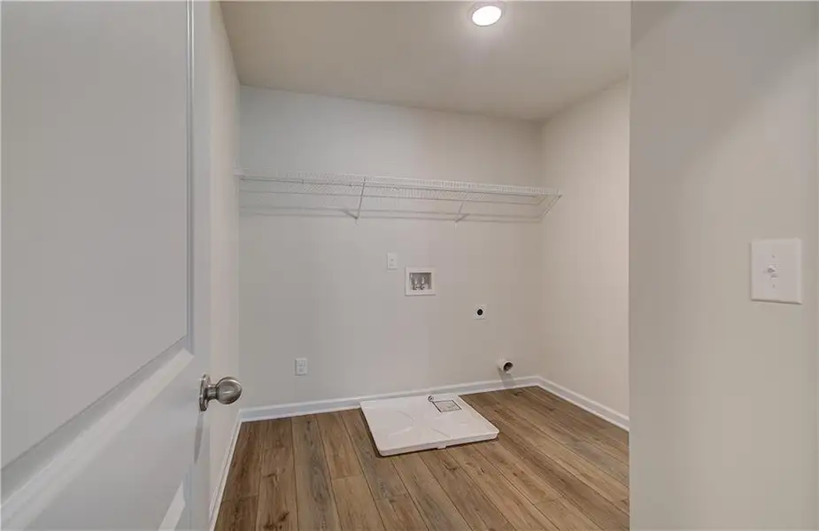 Spacious, unfurnished interior of a new home in Alcovy Village, Lawrenceville (Image 33).