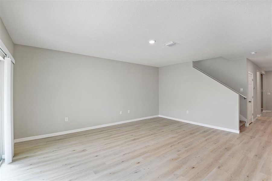 Spacious, unfurnished interior of a new home in Pasadena Ridge, Dade City (Image 17).