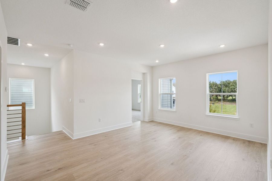 Spacious, unfurnished interior of a new home in Northlake at Ovation, Winter Garden (Image 30).