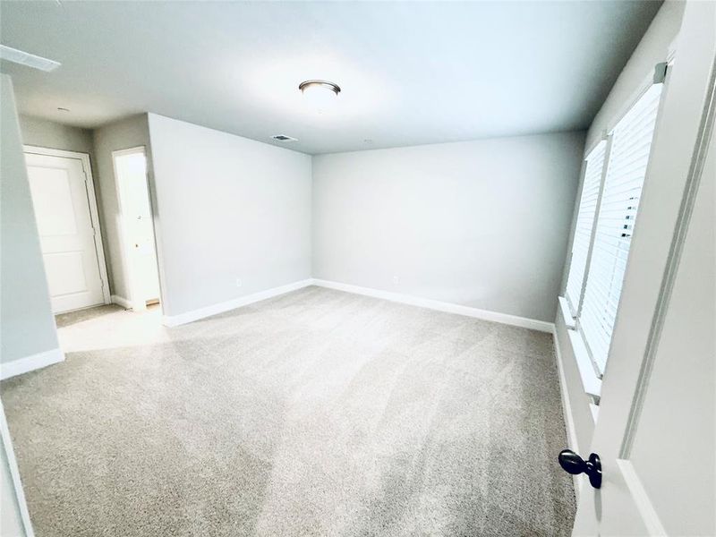 Spacious, unfurnished interior of a new home in , Rowlett (Image 13).