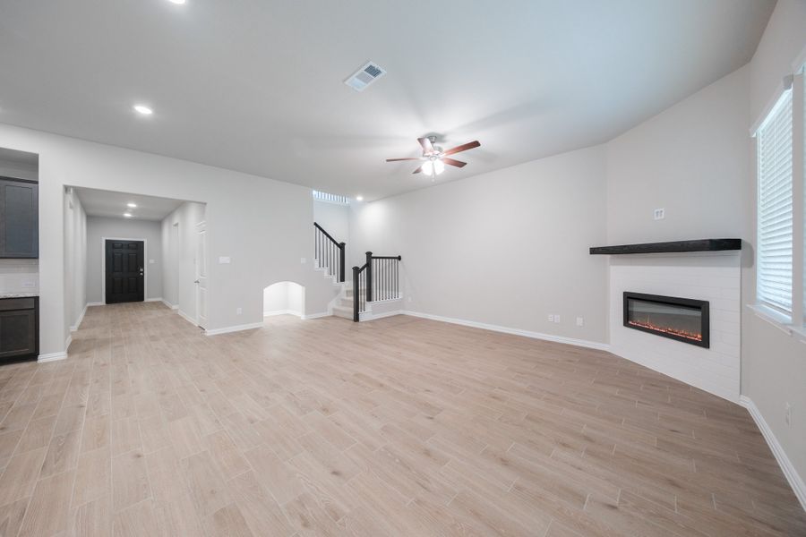 Spacious, unfurnished interior of a new home in The Villages of Hurricane Creek, Anna (Image 25).