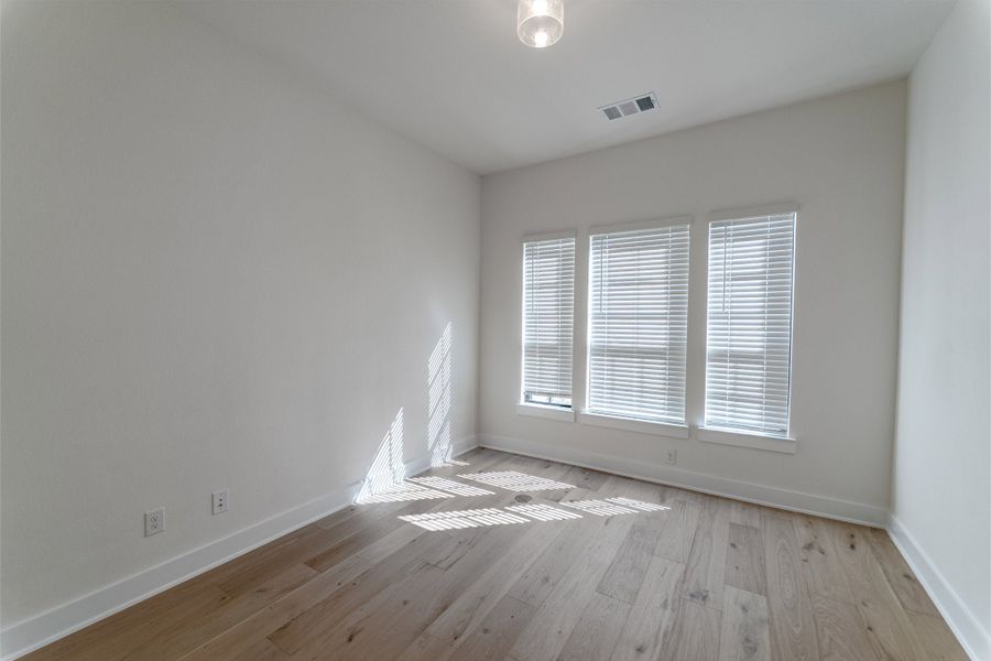 Spacious, unfurnished interior of a new home in Sonoma Verde, Rockwall (Image 20).