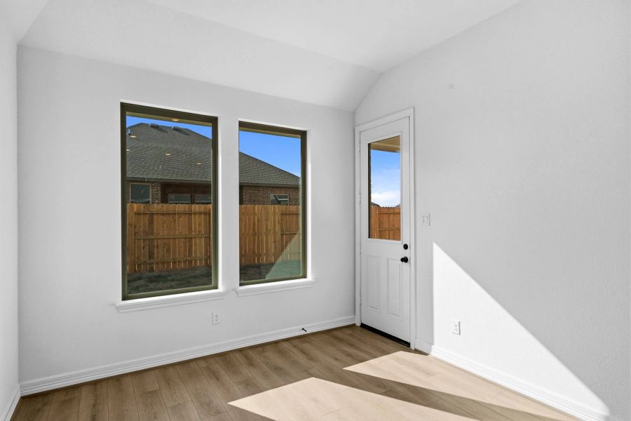 Spacious, unfurnished interior of a new home in Sunterra Lakes, Brookshire (Image 18).