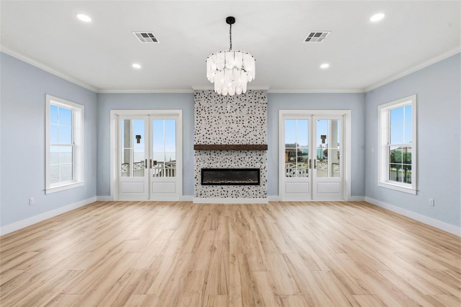 Spacious, unfurnished interior of a new home in , Tiki Island (Image 7).