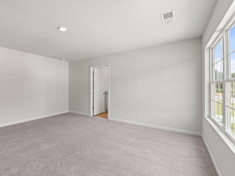 Spacious, unfurnished interior of a new home in Oakleigh Glen, Dallas (Image 19).