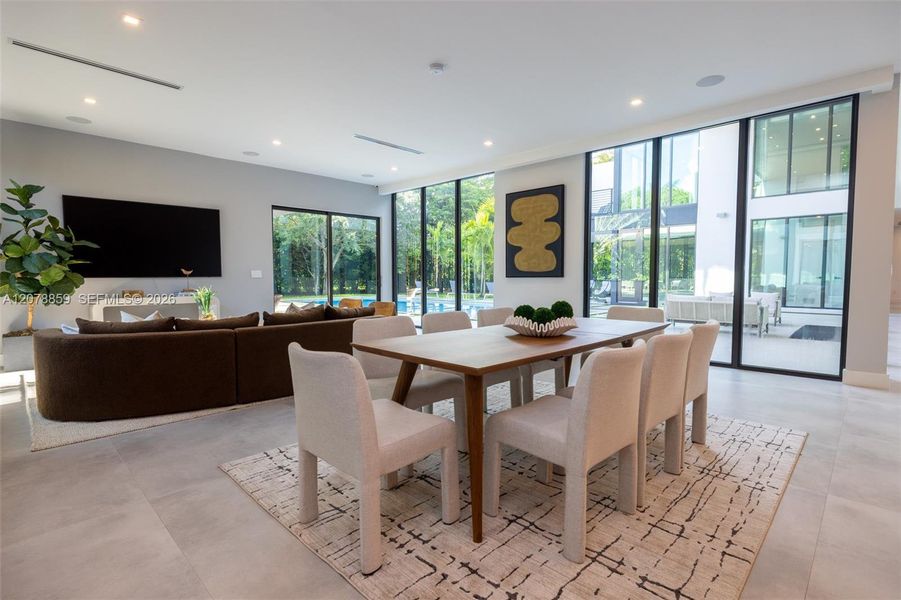 Family Room/Casual Dining Area