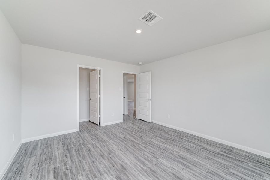 Spacious, unfurnished interior of a new home in Shirey Forest - Branches, Lufkin (Image 12).