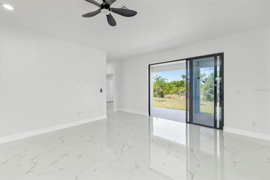 Spacious, unfurnished interior of a new home in , Port Charlotte (Image 20).