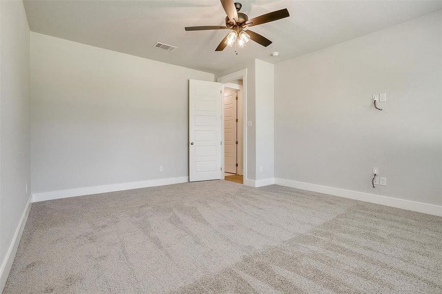 Spare room with carpet and ceiling fan