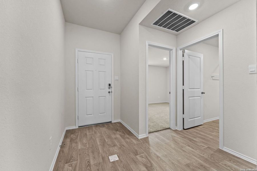 Spacious, unfurnished interior of a new home in Navarro Fields, Seguin (Image 19).