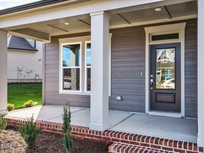 004-1280x960-front-porch