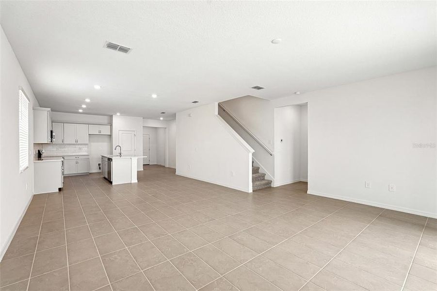 Spacious, unfurnished interior of a new home in Southpointe, Palmetto (Image 30). Spacious, unfurnished interior of a new home in Southpointe, Palmetto (Image 30).