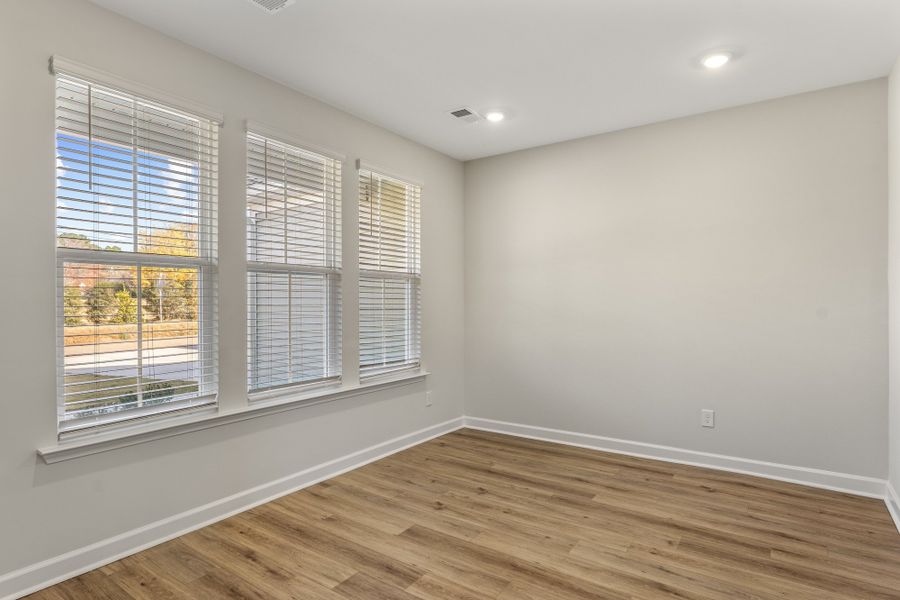 Spacious, unfurnished interior of a new home in Windsor Forest, Anderson (Image 14).