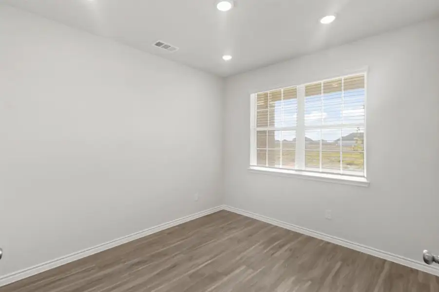 Spacious, unfurnished interior of a new home in Retreat at Fossil Creek, Fort Worth (Image 9).