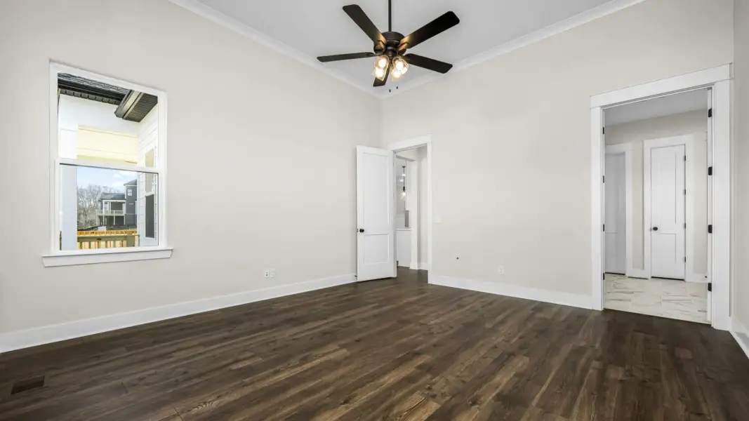 Primary bedroom with en-suite bathroom and walk-in closet