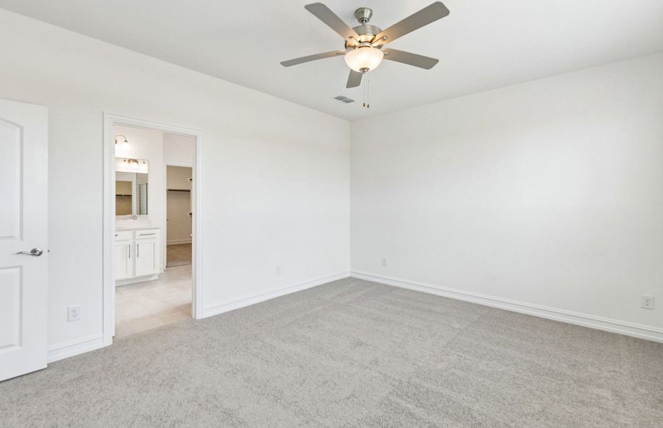 Spacious, unfurnished interior of a new home in Whitewing Trails, Princeton (Image 16).