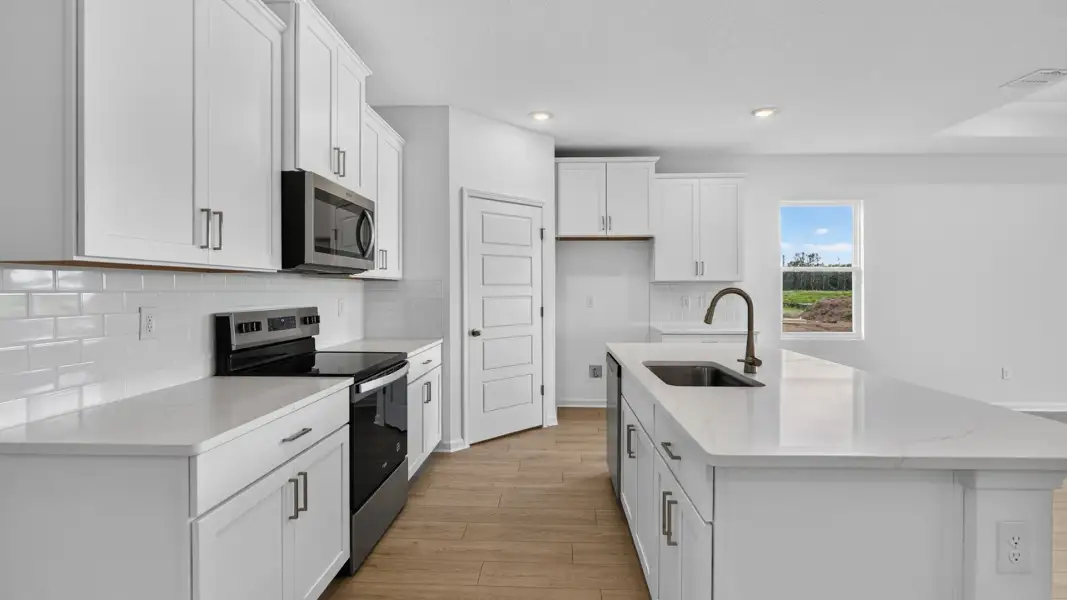 Furnished interior view inside a new home in Bridle Creek, Jacksonville (Image 6).