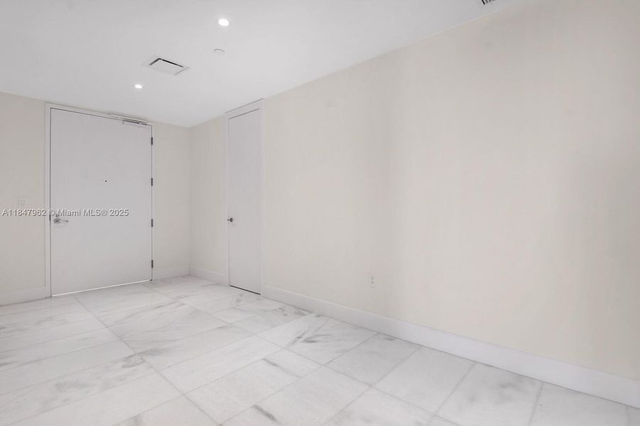 Spacious, unfurnished interior of a new home in , Miami (Image 19).