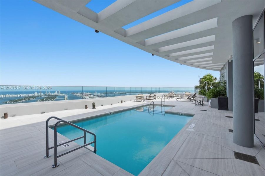 Community amenities in , Miami (Image 77).