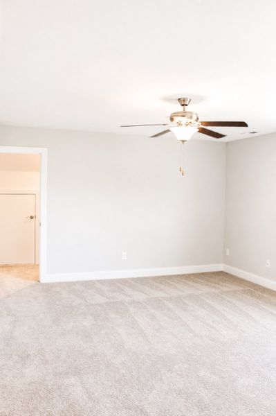 Spacious, unfurnished interior of a new home in Weybridge, Burlington (Image 39).
