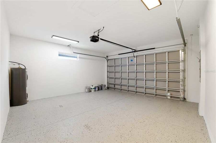 Spacious, unfurnished interior of a new home in , Tampa (Image 24).