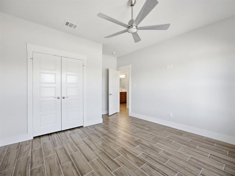 Spacious, unfurnished interior of a new home in , Weatherford (Image 24).