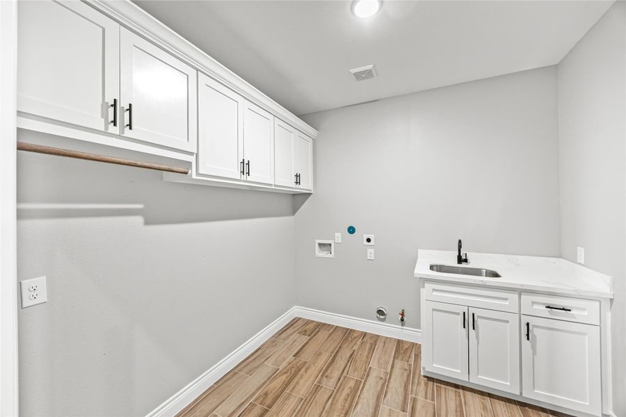 Spacious, unfurnished interior of a new home in , Prairie View (Image 19).