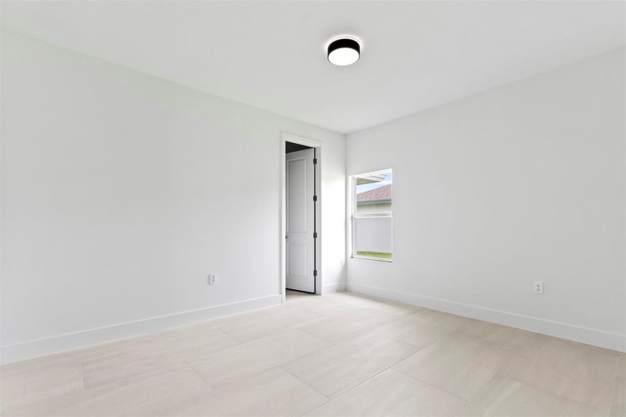 Spacious, unfurnished interior of a new home in , Port St. Lucie (Image 33).