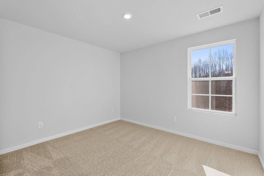 Spacious, unfurnished interior of a new home in Fieldstone, Lexington (Image 38).