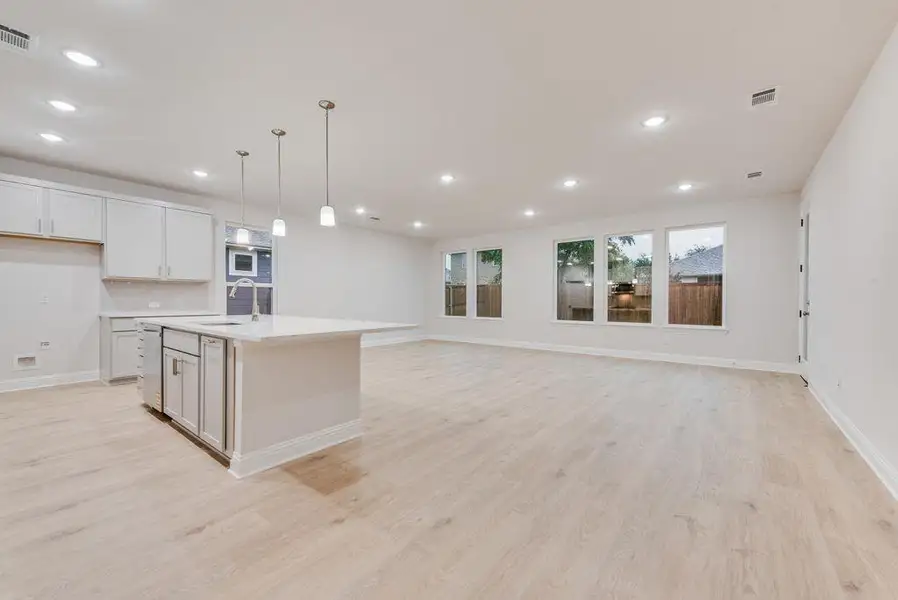 Spacious, unfurnished interior of a new home in Creekside of Crowley, Crowley (Image 20).