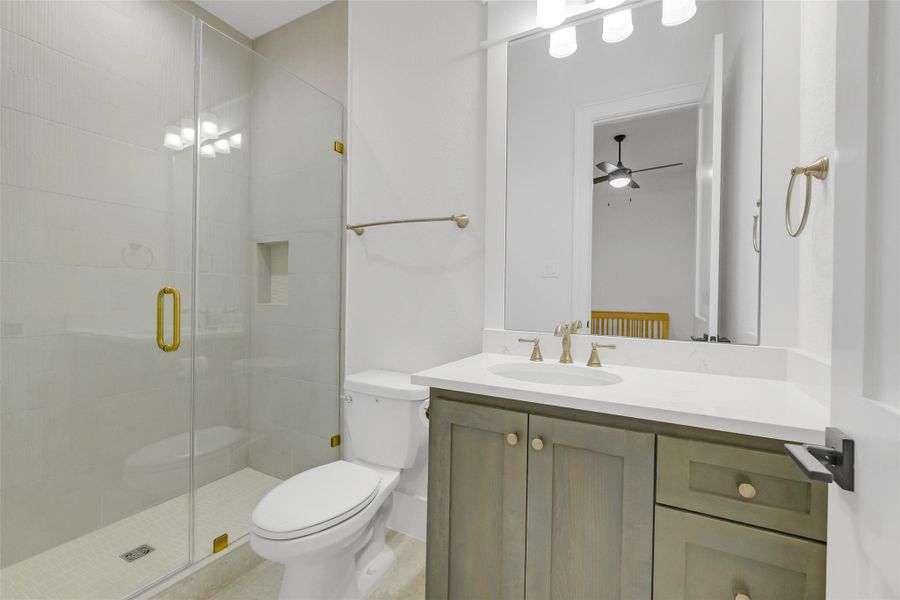 Private bathroom for bedroom 2