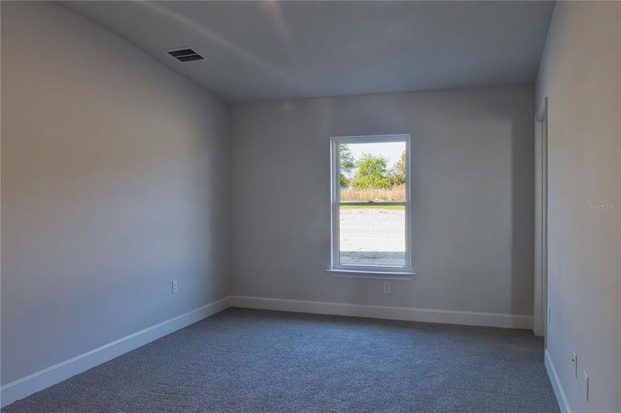 Spacious, unfurnished interior of a new home in Rolling Hills, Bell (Image 11).