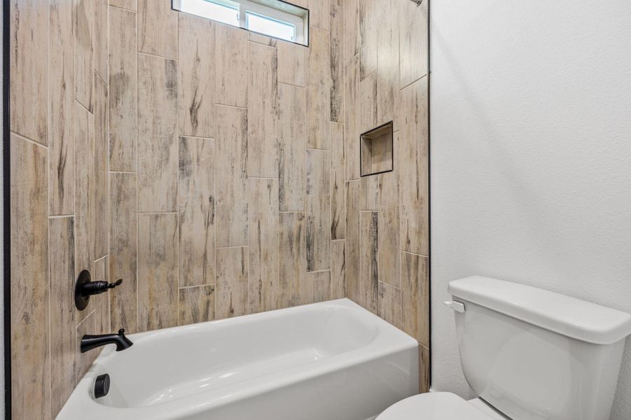 Bathroom with toilet and washtub / shower combination