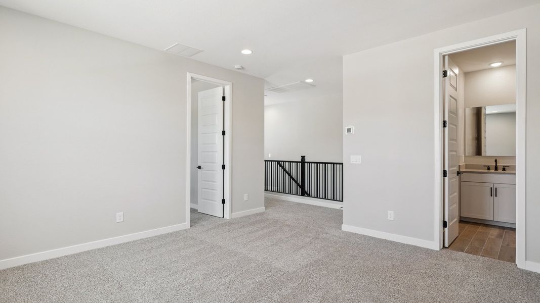 Spacious, unfurnished interior of a new home in Upper Canyon, Phoenix (Image 29).