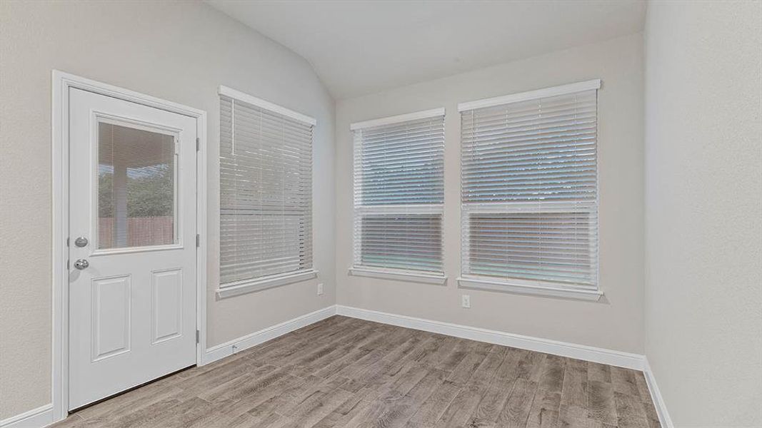 Spacious, unfurnished interior of a new home in Lakeview Pointe, Grand Prairie (Image 38).