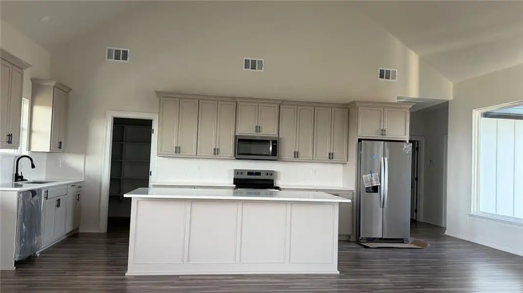 Furnished interior view inside a new home in , Waxahachie (Image 3).