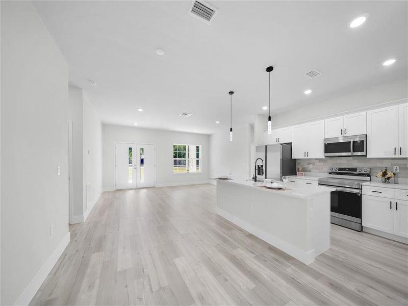 Spacious, unfurnished interior of a new home in , Citrus Springs (Image 13).