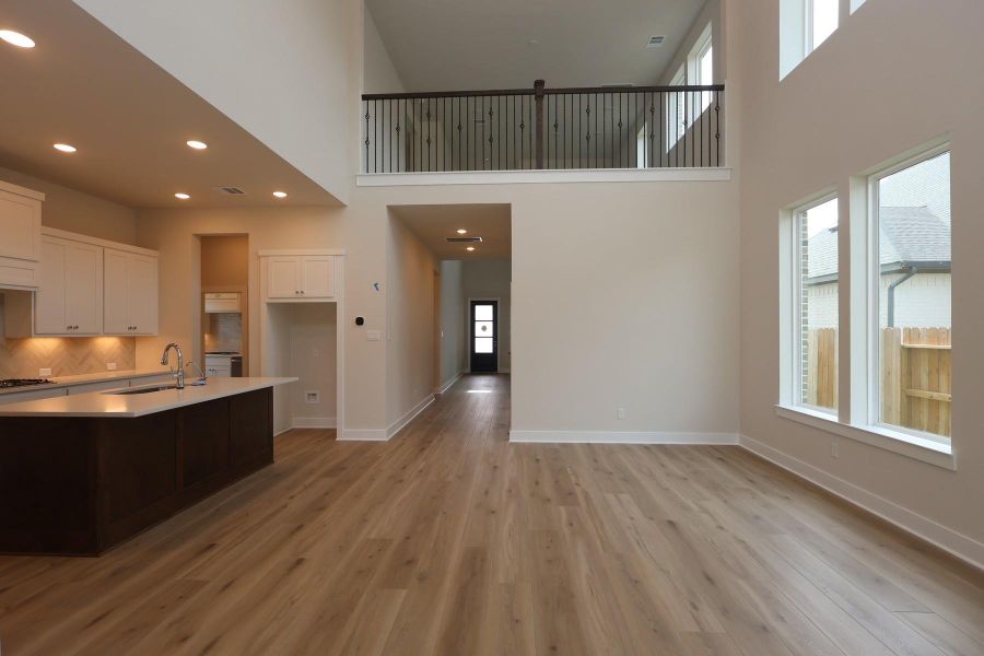 Spacious, unfurnished interior of a new home in Clopton Farms, Montgomery (Image 9).