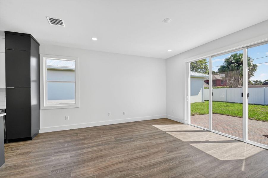 Spacious, unfurnished interior of a new home in , Jupiter (Image 46).