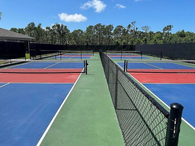 Community amenities in , Englewood (Image 19).