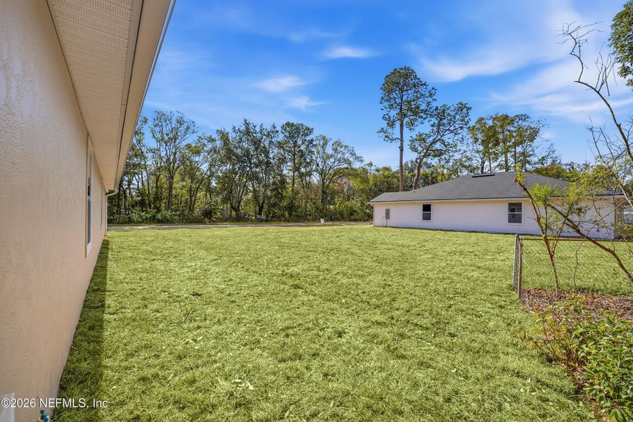 Exterior details and patio area of a home in , Jacksonville (Image 21).