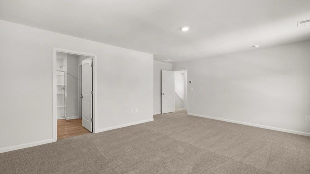 Spacious, unfurnished interior of a new home in Oakleigh Glen, Dallas (Image 19).