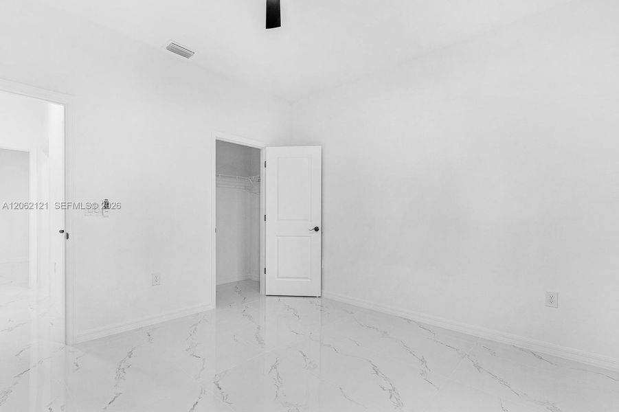 Spacious, unfurnished interior of a new home in , Cape Coral (Image 11).