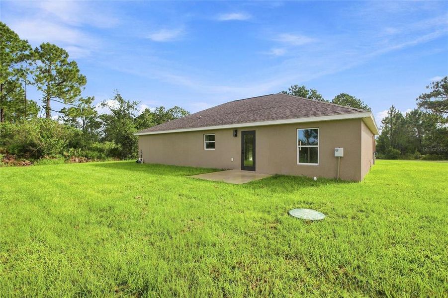 Exterior details and patio area of a home in , Sebring (Image 4).