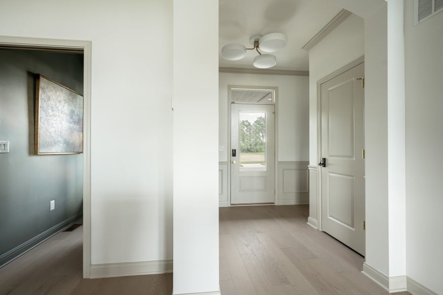Representative unfurnished interior of a home built from the Avery by Fischer Homes in Twin Lakes, Hoschton (Image 23).