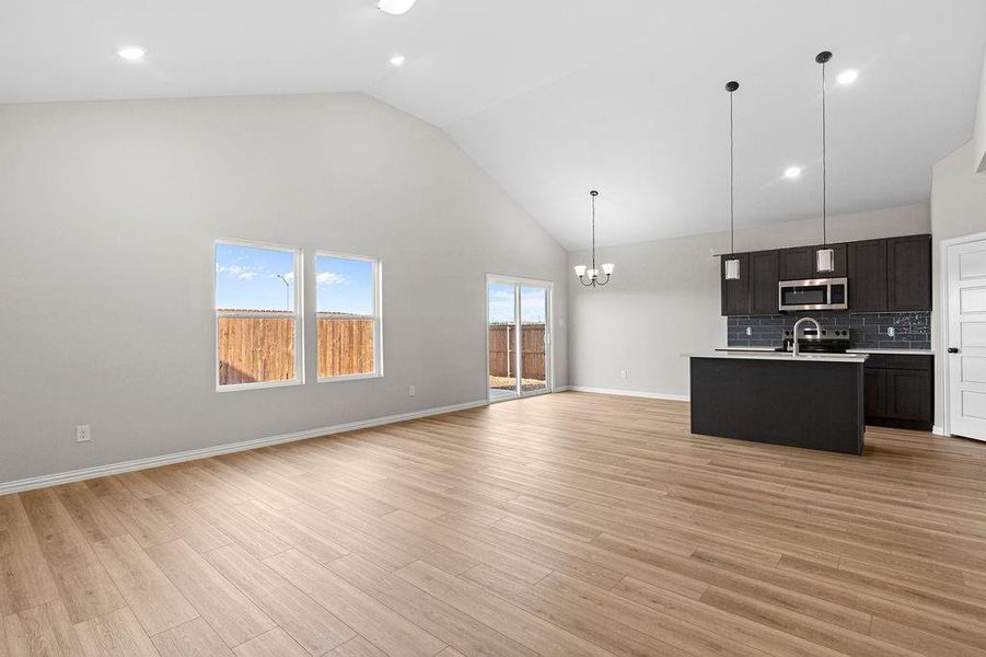 Spacious, unfurnished interior of a new home in Trails of Fossil Creek, Fort Worth (Image 15).