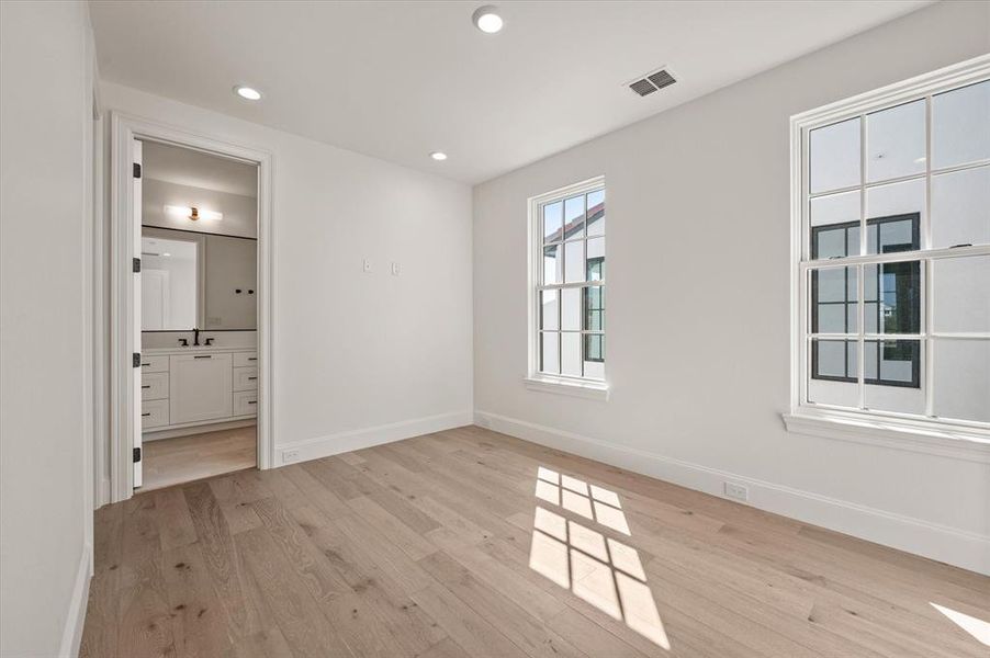 Upstairs bedroom Upstairs bedroom