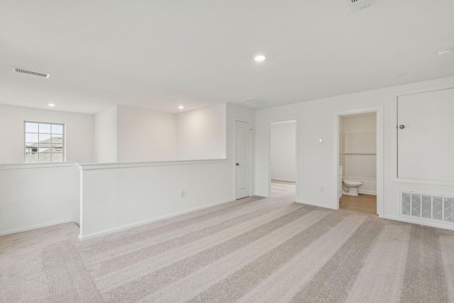 Spacious, unfurnished interior of a new home in Mavera, Conroe (Image 19).