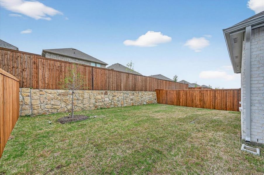 Exterior details and patio area of a home in Heritage Ranch, Sherman (Image 18).